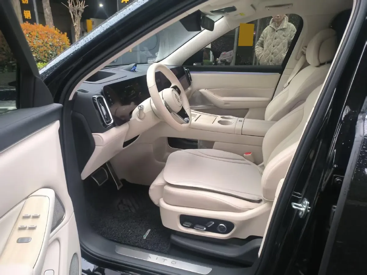 2025 AITO AITO M8 REEV 160HP REEV 53.4KWH,autocango,china used car exporter,china ev exporter,chinese used car exporter,chinese used ev exporter