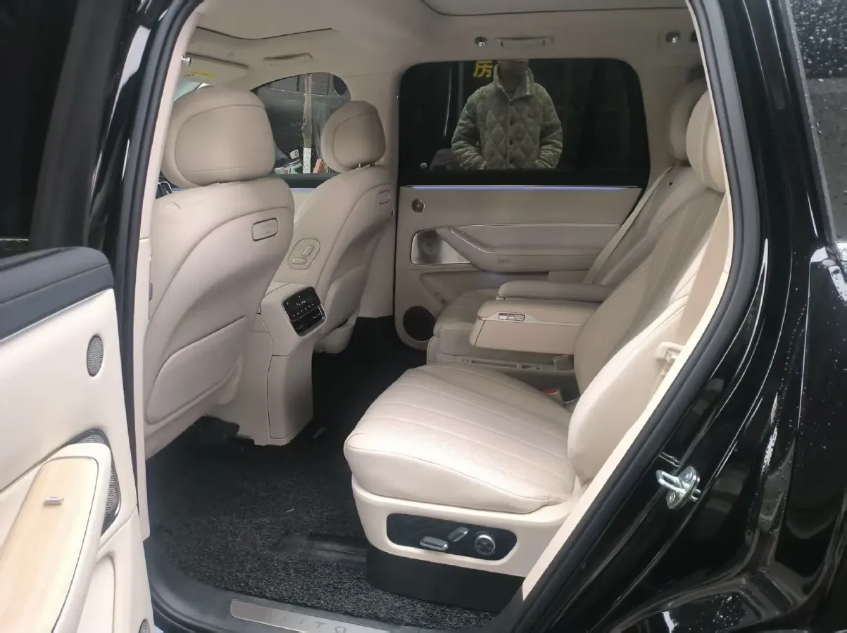 2025 AITO AITO M8 REEV 160HP REEV 53.4KWH,autocango,china used car exporter,china ev exporter,chinese used car exporter,chinese used ev exporter