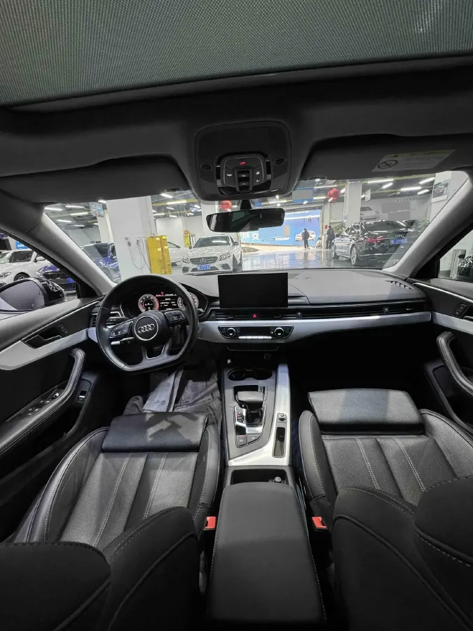 2022 Audi A4L 2.0T 190HP L4 7DCT,autocango,china used car exporter,china ev exporter,chinese used car exporter,chinese used ev exporter