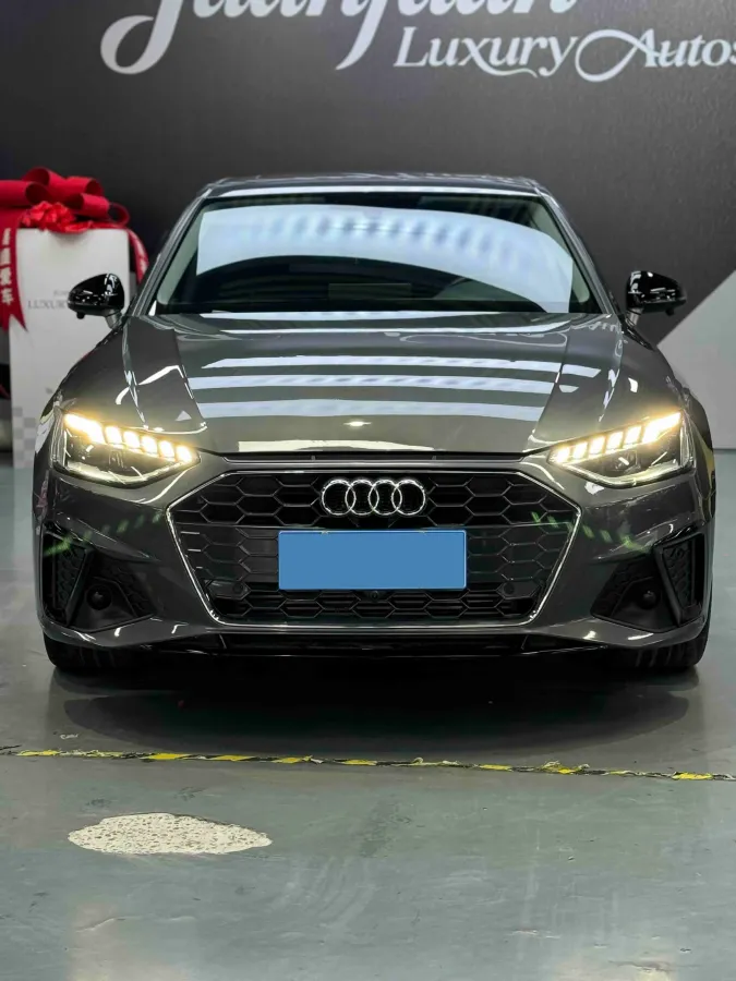 2022 Audi A4L 2.0T 190HP L4 7DCT,autocango,china used car exporter,china ev exporter,chinese used car exporter,chinese used ev exporter