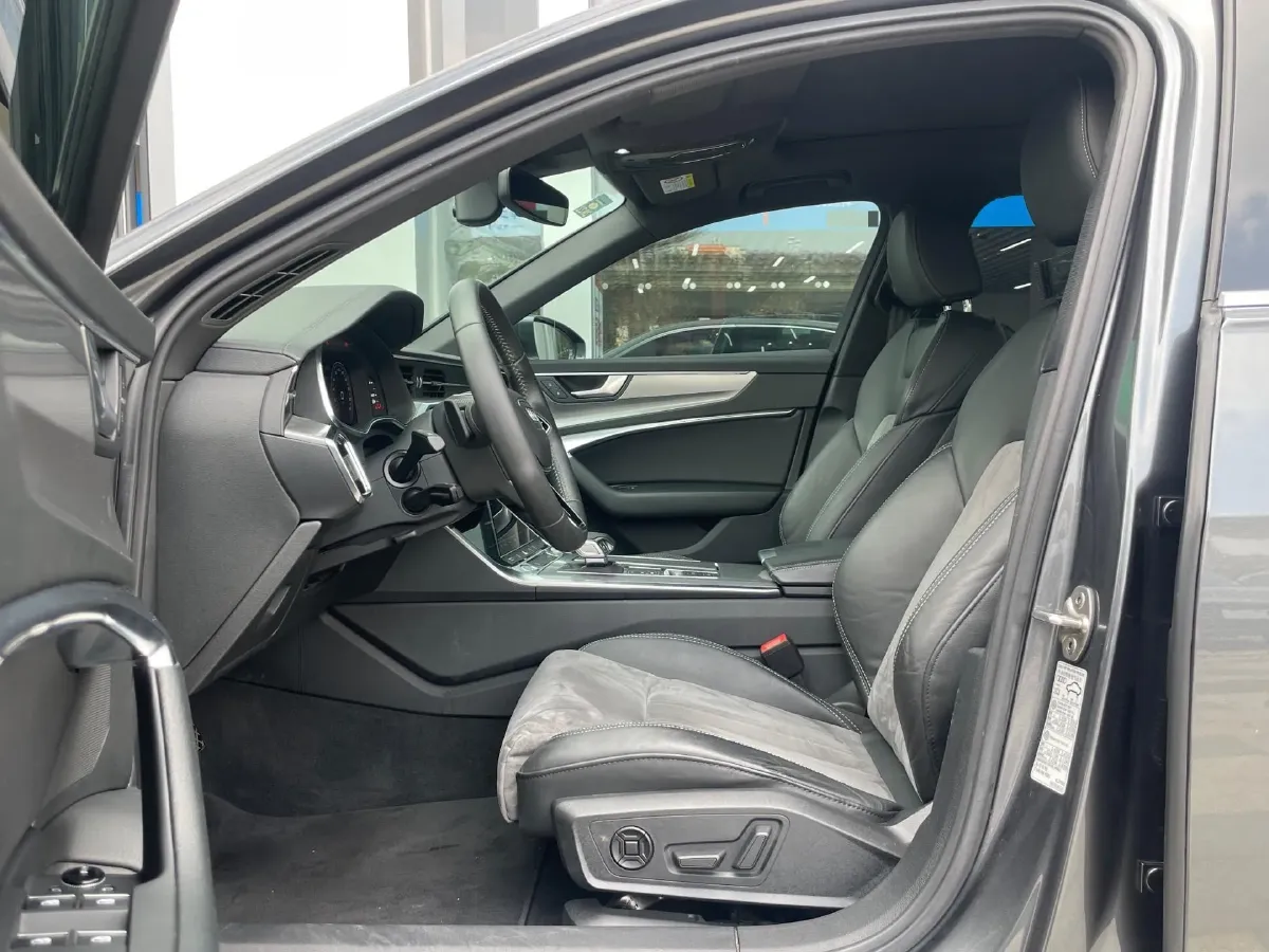 2020 Audi A6L 2.0T 224HP L4 7DCT,autocango,china used car exporter,china ev exporter,chinese used car exporter,chinese used ev exporter