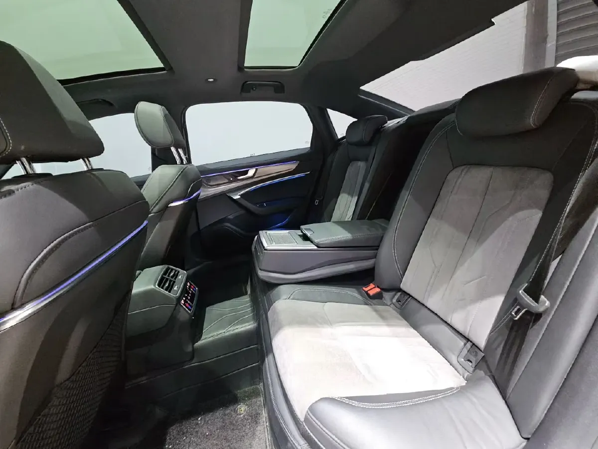 2021 Audi A6L 2.0T 190HP L4 7DCT,autocango,china used car exporter,china ev exporter,chinese used car exporter,chinese used ev exporter