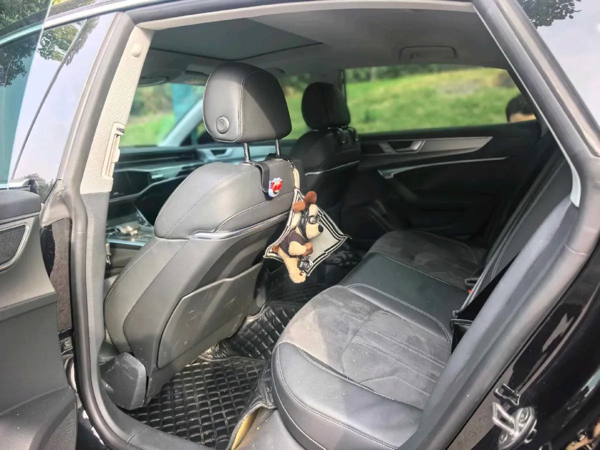 2024 Audi A7L 2.0T 245HP L4 7DCT,autocango,china used car exporter,china ev exporter,chinese used car exporter,chinese used ev exporter