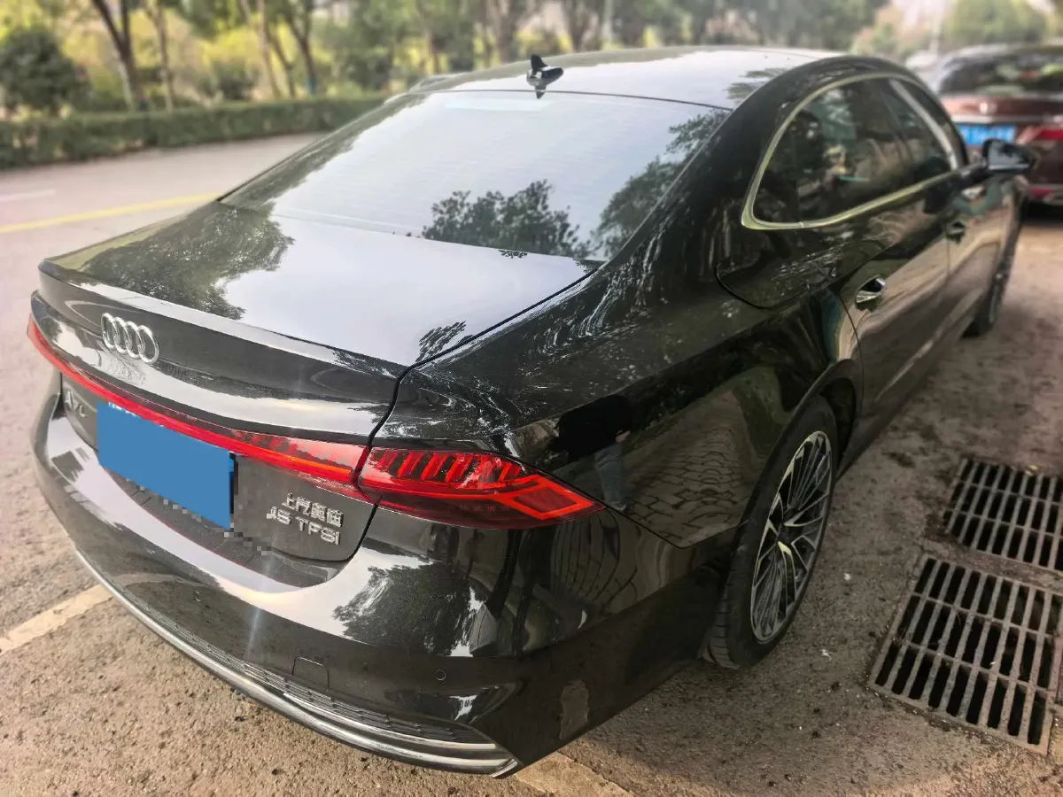 2024 Audi A7L 2.0T 245HP L4 7DCT,autocango,china used car exporter,china ev exporter,chinese used car exporter,chinese used ev exporter