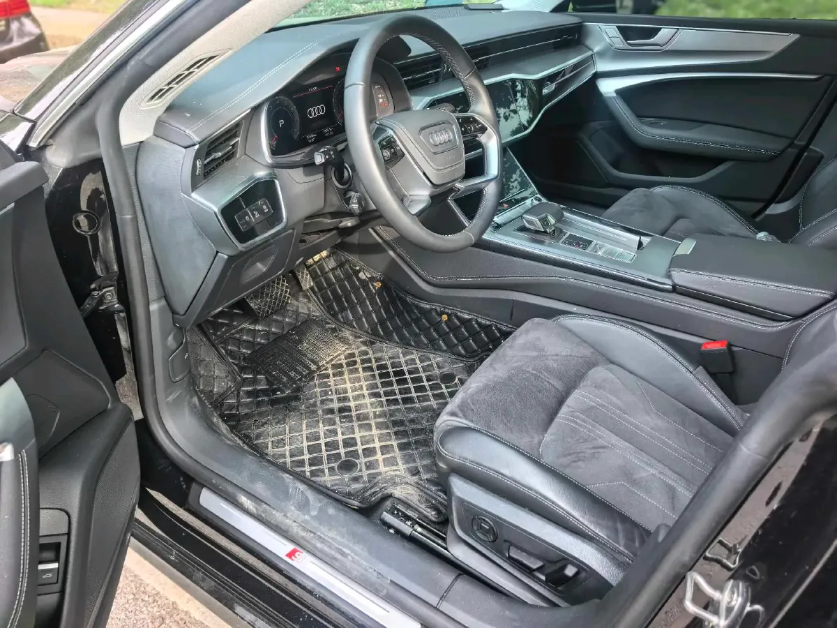 2024 Audi A7L 2.0T 245HP L4 7DCT,autocango,china used car exporter,china ev exporter,chinese used car exporter,chinese used ev exporter