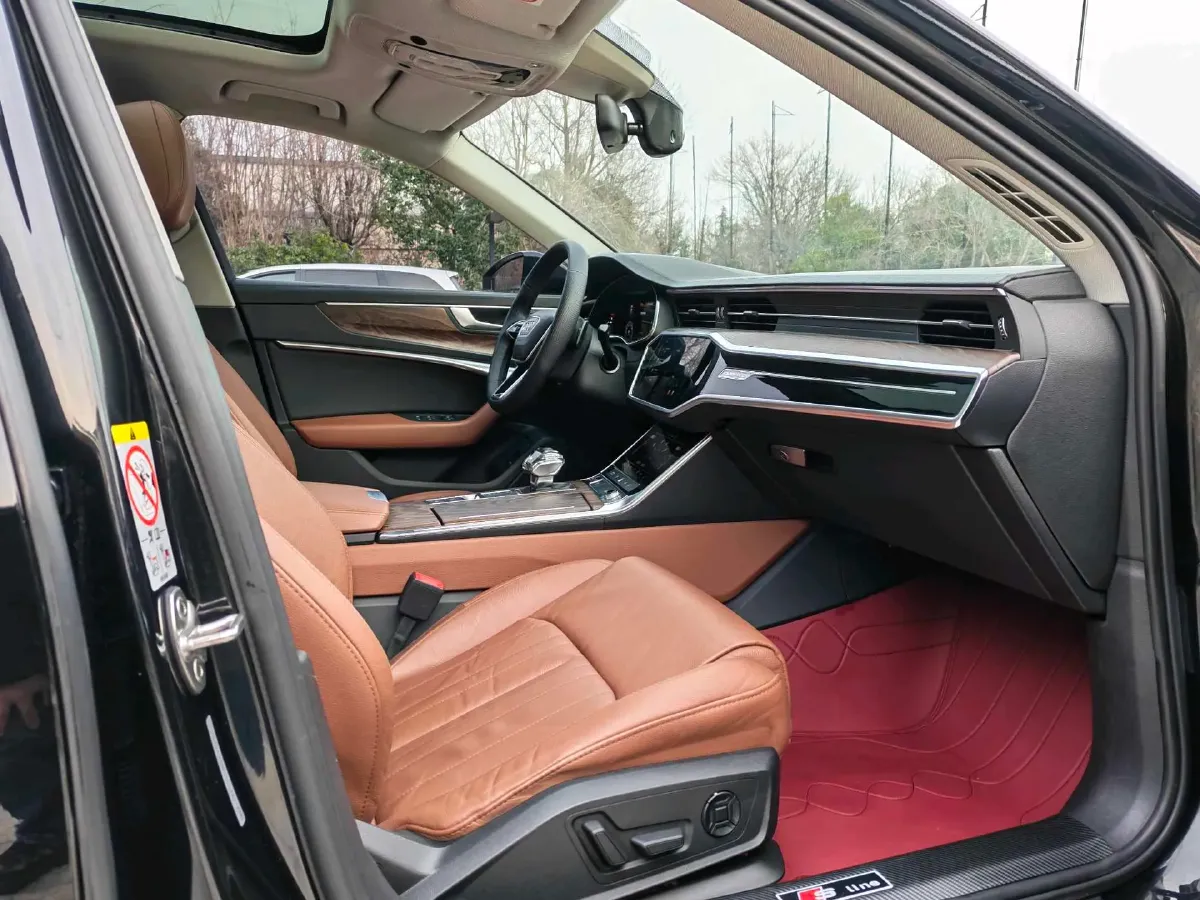 2021 Audi A6L 2.0T 224HP L4 7DCT,autocango,china used car exporter,china ev exporter,chinese used car exporter,chinese used ev exporter