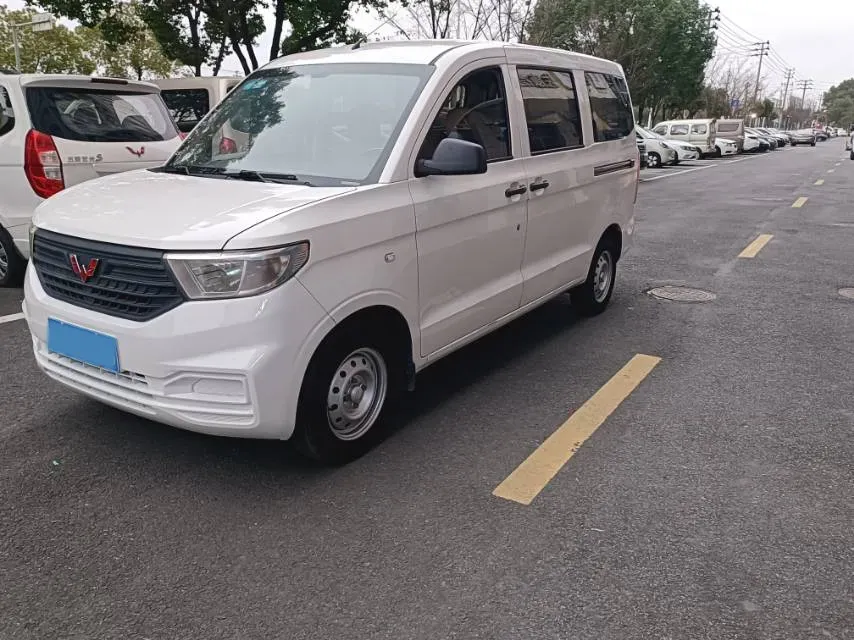 2019 WuLing HongGuang V 1.5L 99HP L4 6MT,autocango,china used car exporter,china ev exporter,chinese used car exporter,chinese used ev exporter