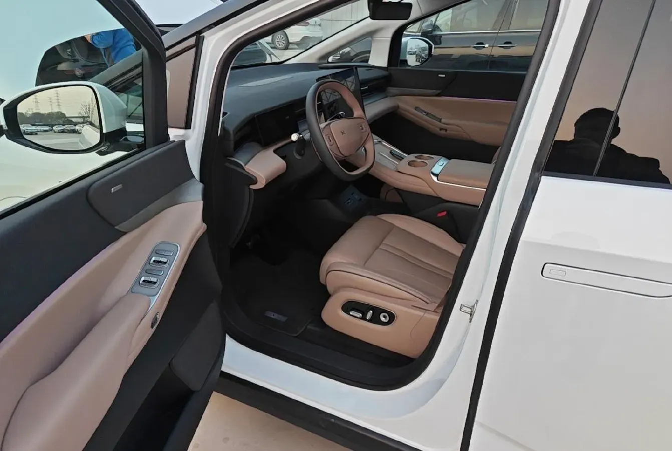 2025 Xpeng X9 BEV,autocango,china used car exporter,china ev exporter,chinese used car exporter,chinese used ev exporter