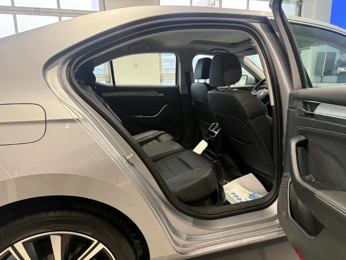 2023 Skoda Superb 1.4T 150HP L4 7DCT,autocango,china used car exporter,china ev exporter,chinese used car exporter,chinese used ev exporter