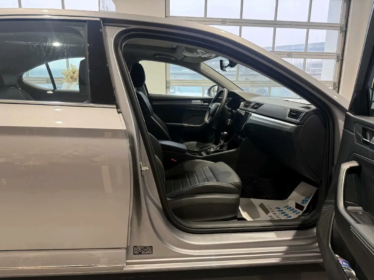 2023 Skoda Superb 1.4T 150HP L4 7DCT,autocango,china used car exporter,china ev exporter,chinese used car exporter,chinese used ev exporter