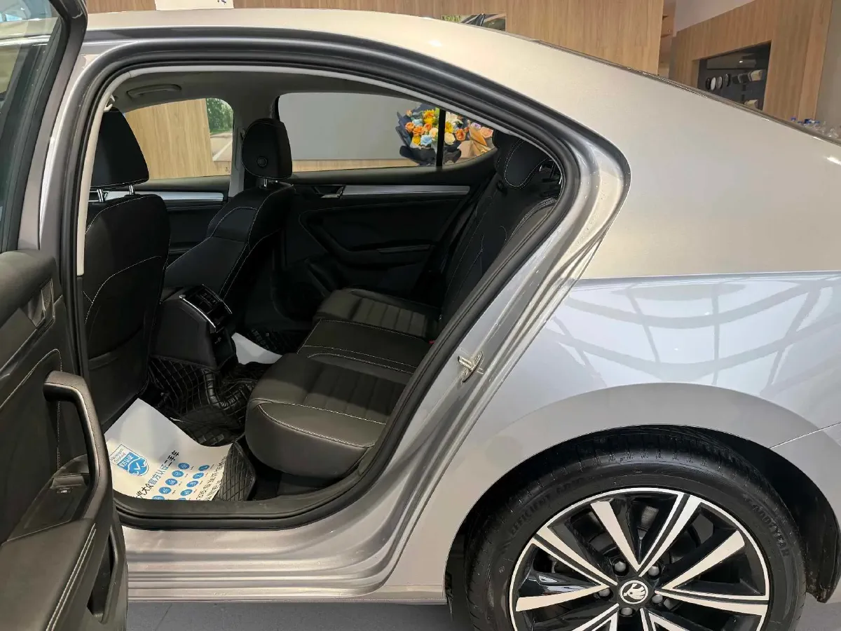 2023 Skoda Superb 1.4T 150HP L4 7DCT,autocango,china used car exporter,china ev exporter,chinese used car exporter,chinese used ev exporter