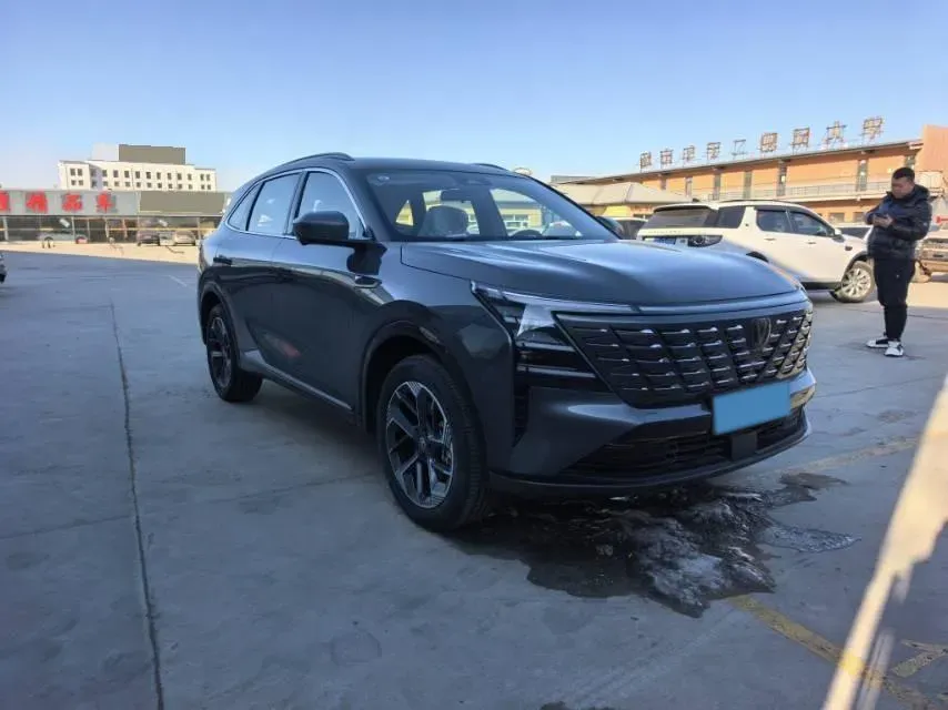 2025 ChangAn CS75 Plus 1.5T 188HP L4 8AT,autocango,china used car exporter,china ev exporter,chinese used car exporter,chinese used ev exporter