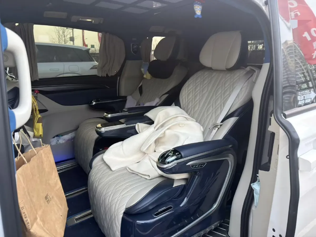 2021 Buick GL8 2.0T 237HP L4 9AT,autocango,china used car exporter,china ev exporter,chinese used car exporter,chinese used ev exporter