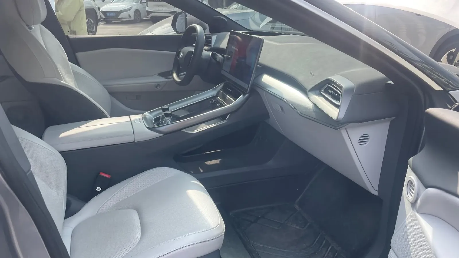 2024 ARCFOX αT5 BEV 79.2KWH,autocango,china used car exporter,china ev exporter,chinese used car exporter,chinese used ev exporter