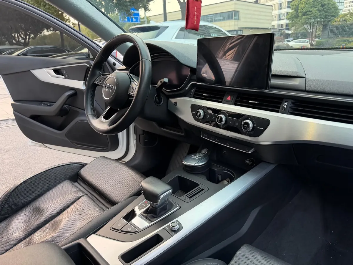 2020 Audi A4L 2.0T 190HP L4 7DCT,autocango,china used car exporter,china ev exporter,chinese used car exporter,chinese used ev exporter