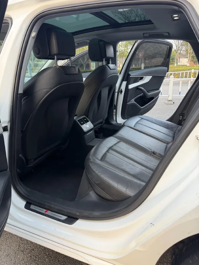 2020 Audi A4L 2.0T 190HP L4 7DCT,autocango,china used car exporter,china ev exporter,chinese used car exporter,chinese used ev exporter