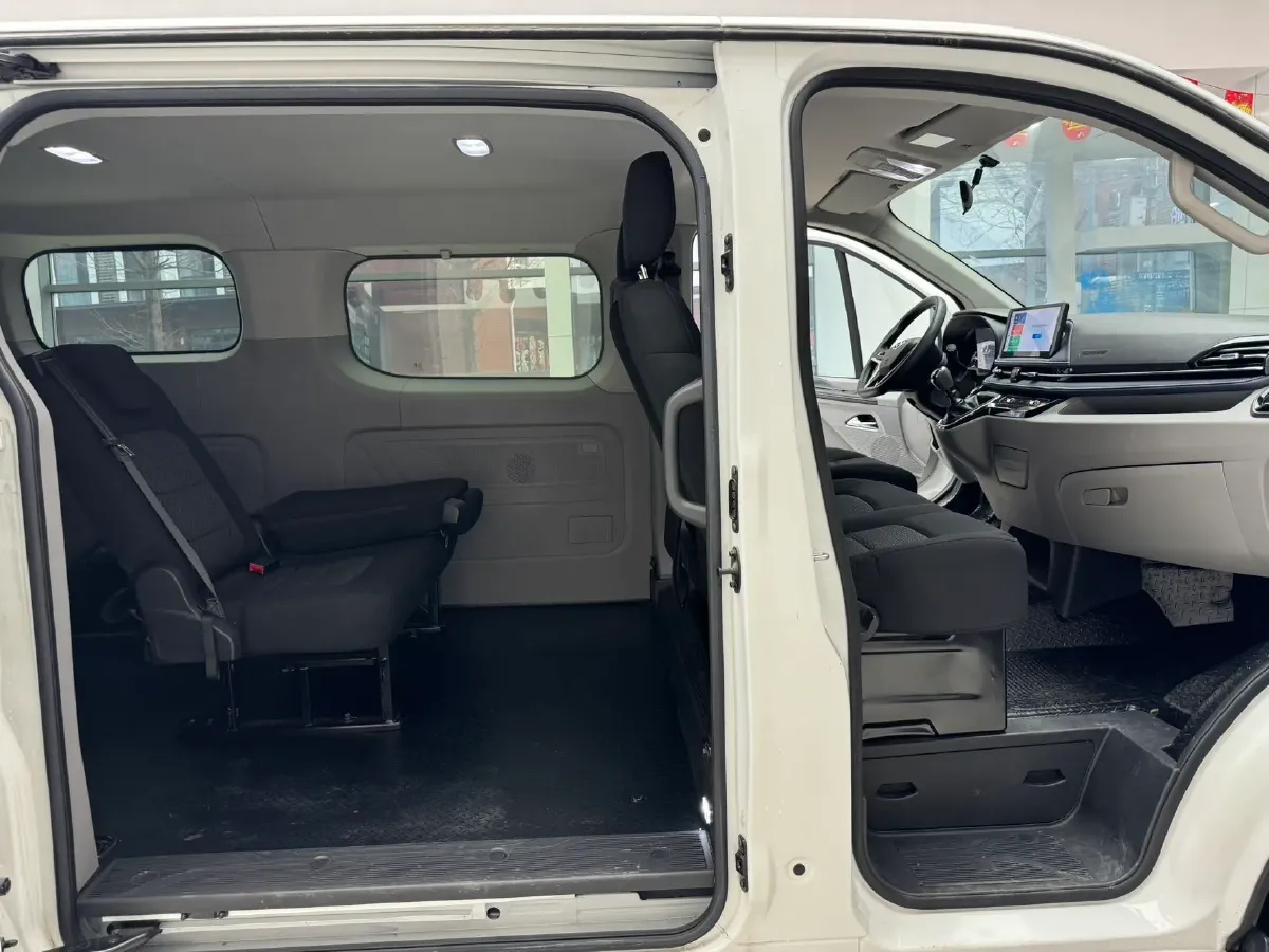 2023 MAXUS XinTu V70 2.0T 125HP L4 6MT,autocango,china used car exporter,china ev exporter,chinese used car exporter,chinese used ev exporter