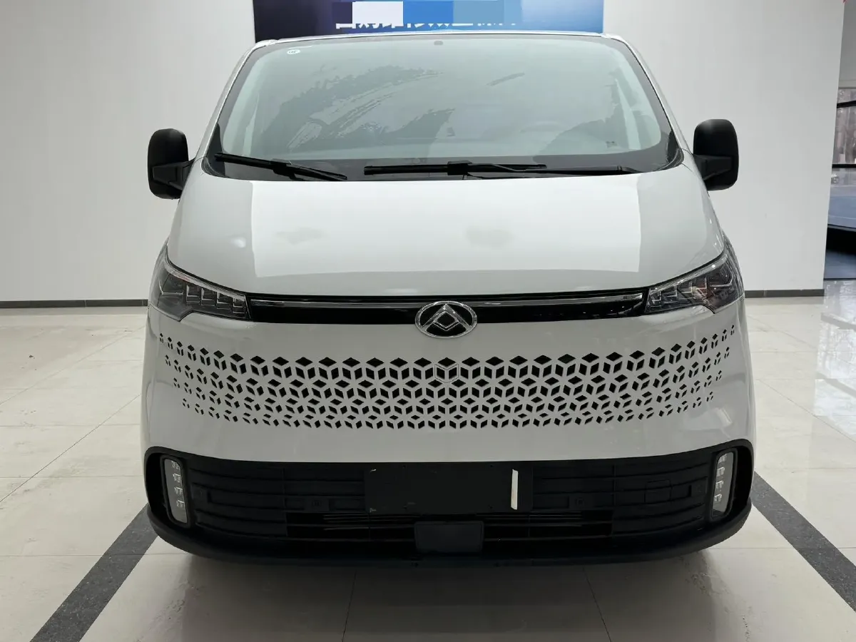 2023 MAXUS XinTu V70 2.0T 125HP L4 6MT,autocango,china used car exporter,china ev exporter,chinese used car exporter,chinese used ev exporter