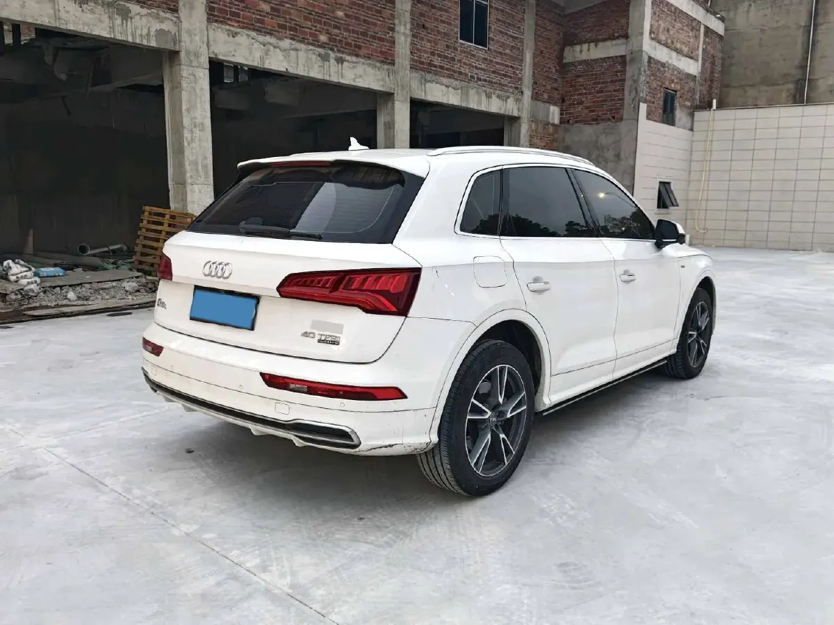 2020 Audi Q5L 2.0T 190HP L4 7DCT,autocango,china used car exporter,china ev exporter,chinese used car exporter,chinese used ev exporter