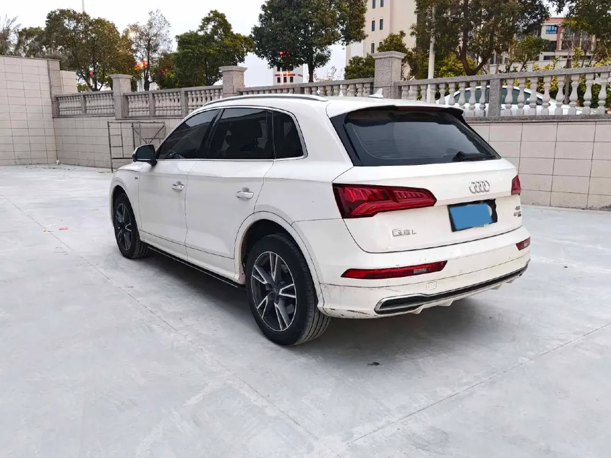2020 Audi Q5L 2.0T 190HP L4 7DCT,autocango,china used car exporter,china ev exporter,chinese used car exporter,chinese used ev exporter