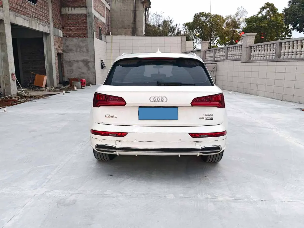 2020 Audi Q5L 2.0T 190HP L4 7DCT,autocango,china used car exporter,china ev exporter,chinese used car exporter,chinese used ev exporter