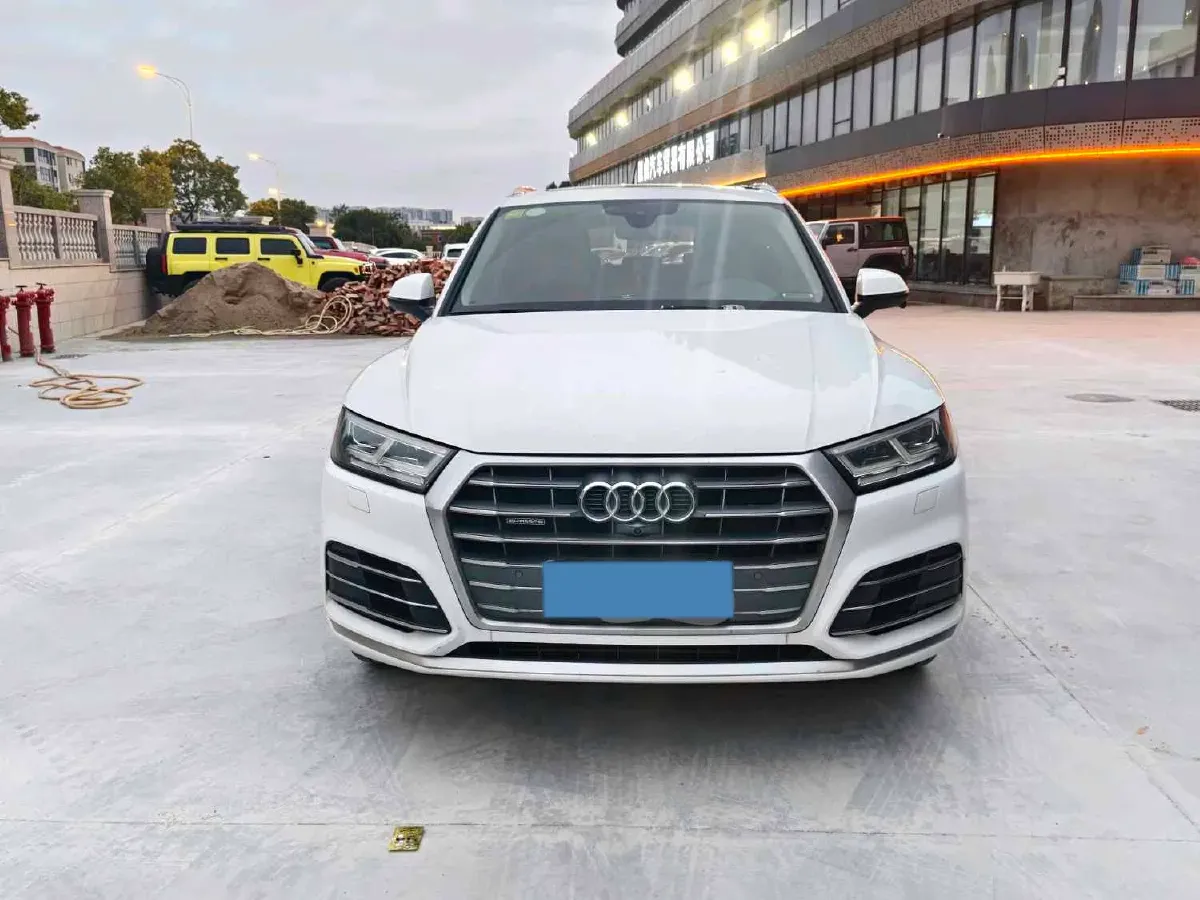 2020 Audi Q5L 2.0T 190HP L4 7DCT,autocango,china used car exporter,china ev exporter,chinese used car exporter,chinese used ev exporter