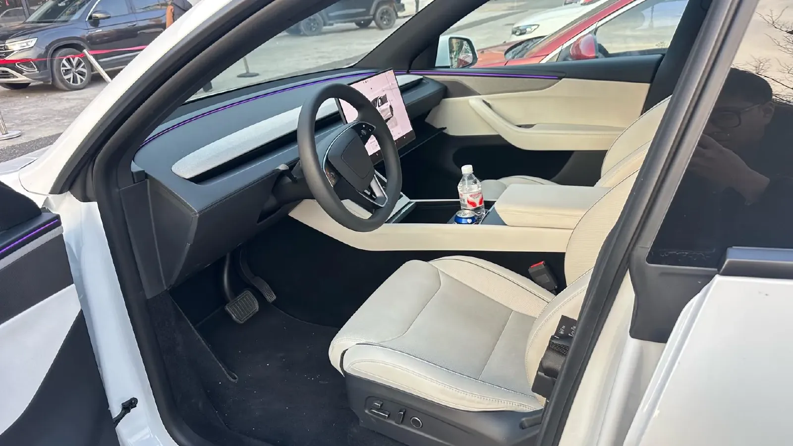 2025 Tesla Model Y L BEV,autocango,china used car exporter,china ev exporter,chinese used car exporter,chinese used ev exporter