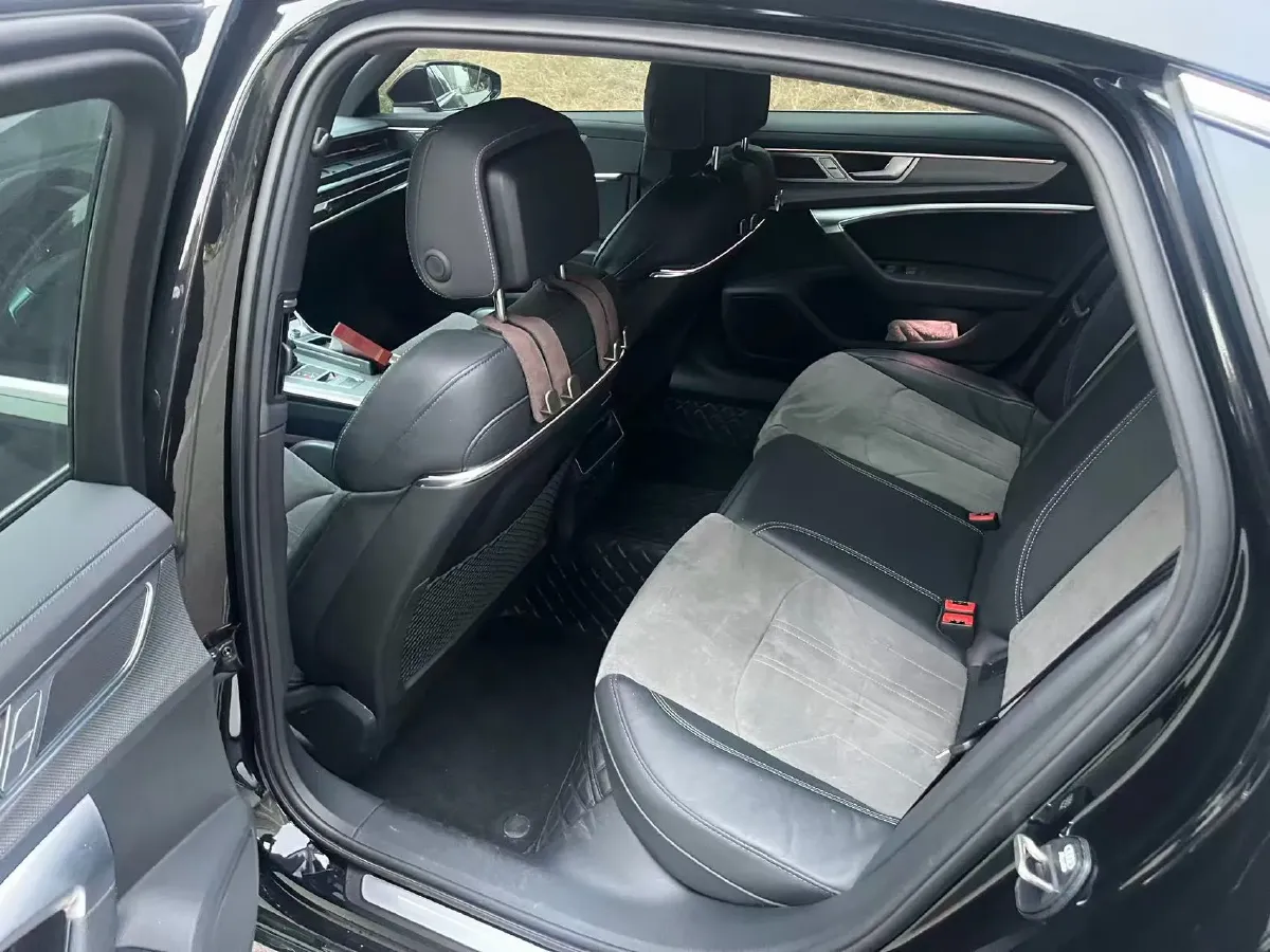 2023 Audi A6L 2.0T 245HP L4 7DCT,autocango,china used car exporter,china ev exporter,chinese used car exporter,chinese used ev exporter