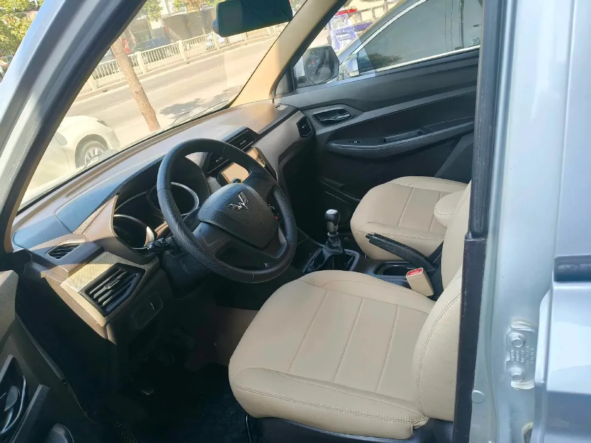 2019 WuLing HongGuang 1.5L 99HP L4 6MT,autocango,china used car exporter,china ev exporter,chinese used car exporter,chinese used ev exporter