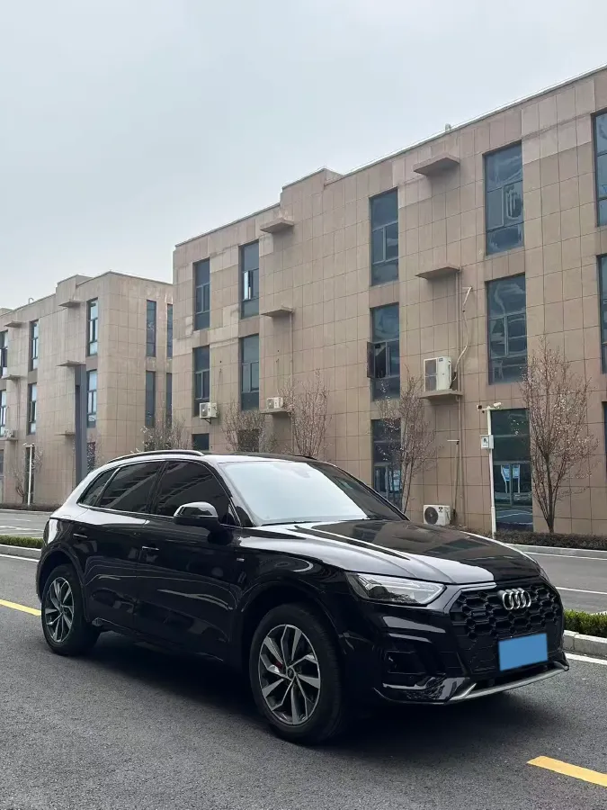 2025 Audi Q5L 2.0T 190HP L4 7DCT,autocango,china used car exporter,china ev exporter,chinese used car exporter,chinese used ev exporter