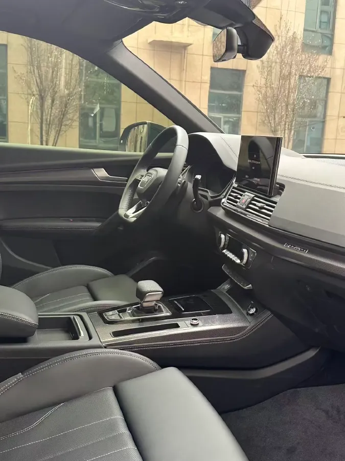 2025 Audi Q5L 2.0T 190HP L4 7DCT,autocango,china used car exporter,china ev exporter,chinese used car exporter,chinese used ev exporter