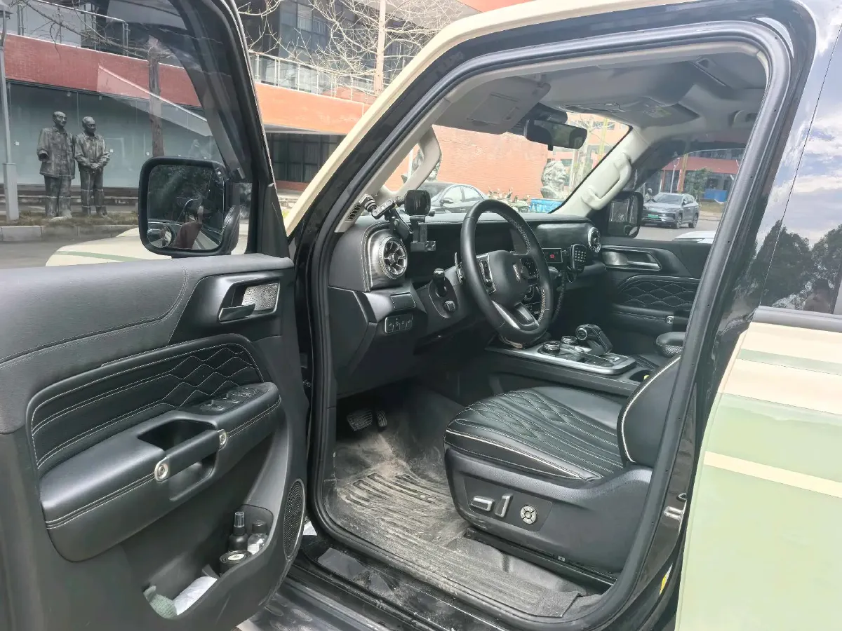 2021 Tank 300 2.0T 227HP L4 8AT,autocango,china used car exporter,china ev exporter,chinese used car exporter,chinese used ev exporter