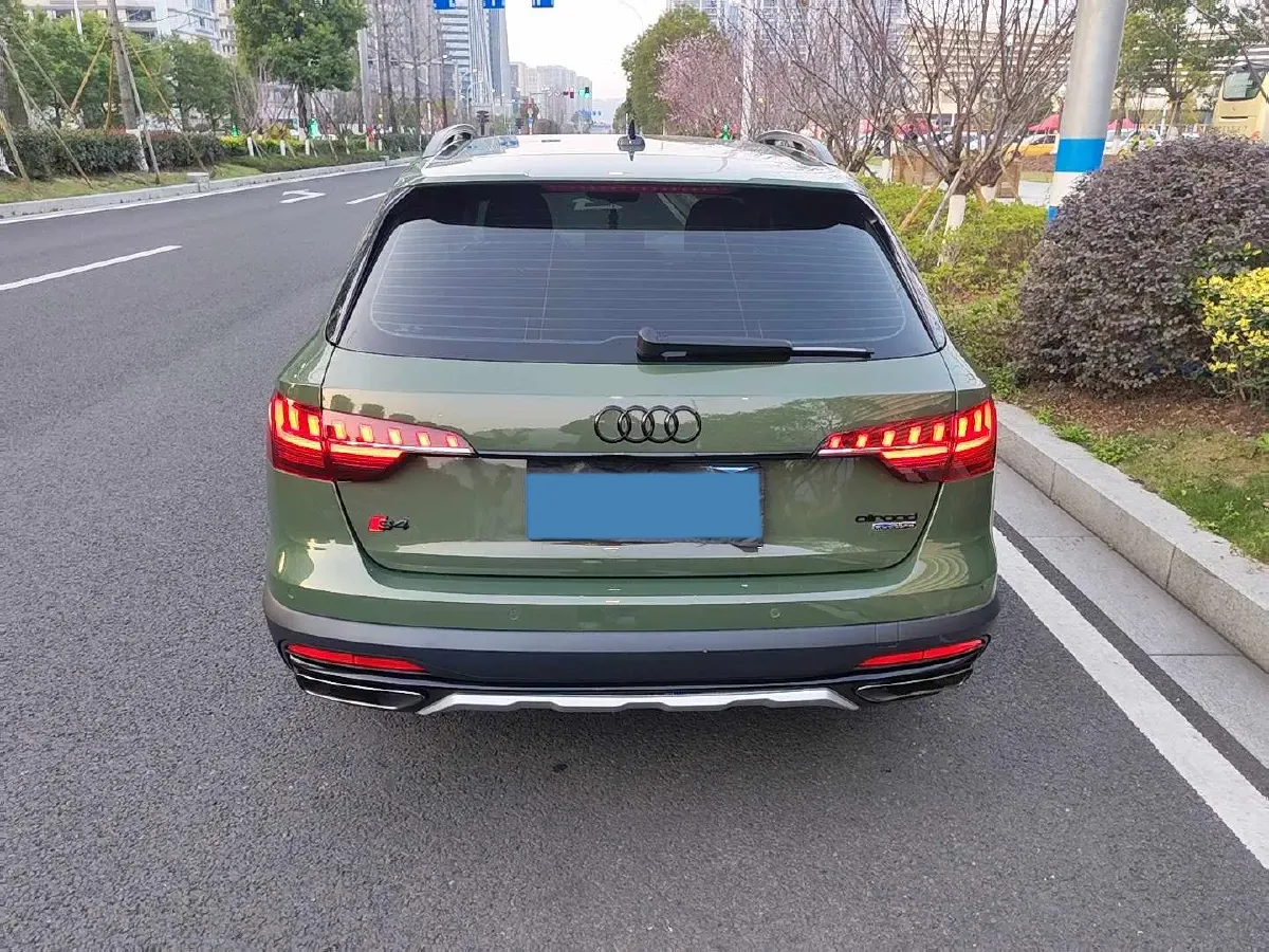 2023 Audi A4 2.0T 265HP L4 7DCT,autocango,china used car exporter,china ev exporter,chinese used car exporter,chinese used ev exporter