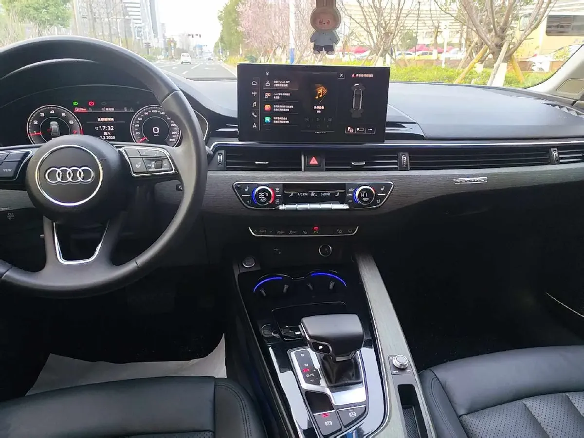 2023 Audi A4 2.0T 265HP L4 7DCT,autocango,china used car exporter,china ev exporter,chinese used car exporter,chinese used ev exporter