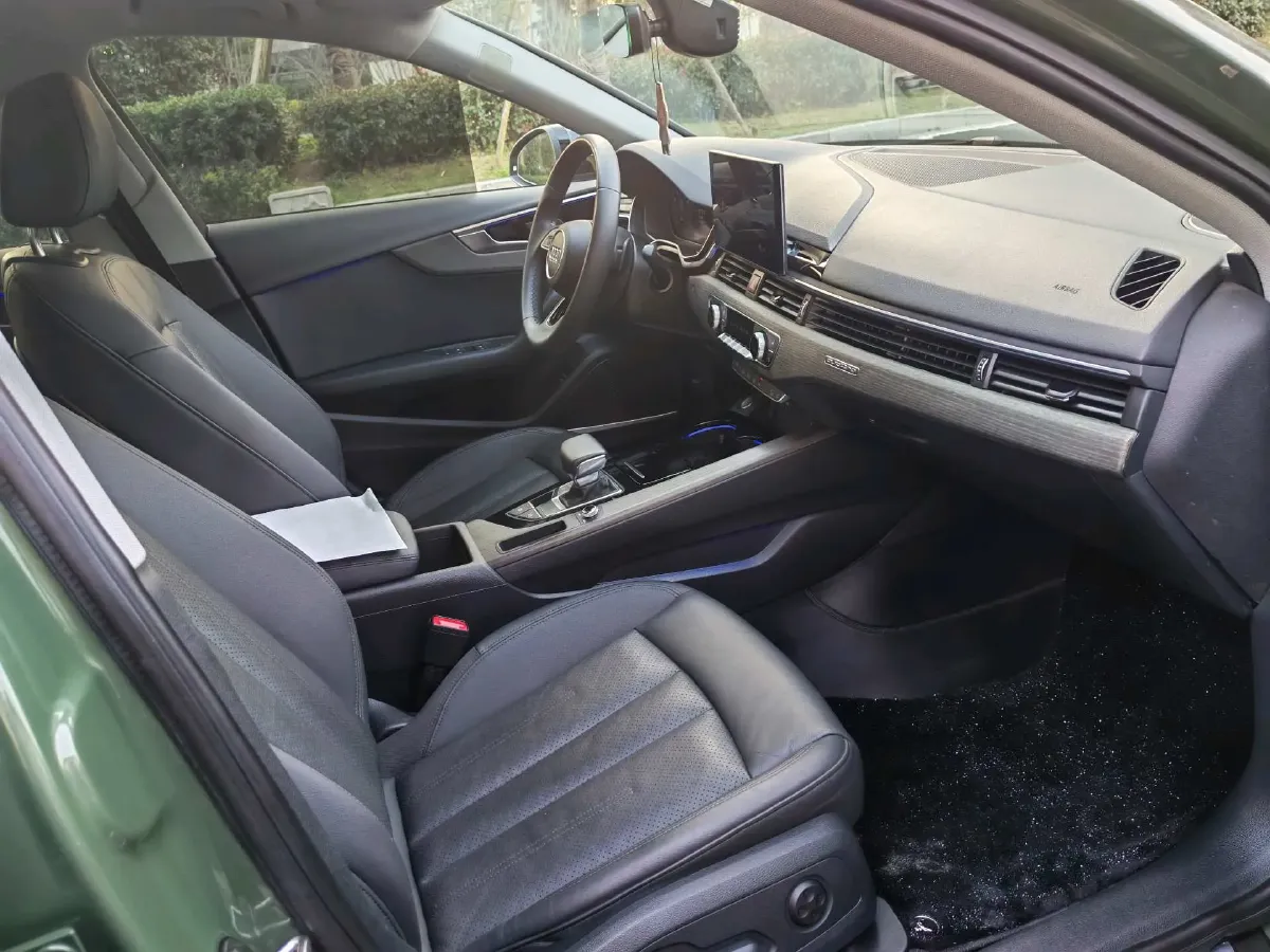 2023 Audi A4 2.0T 265HP L4 7DCT,autocango,china used car exporter,china ev exporter,chinese used car exporter,chinese used ev exporter