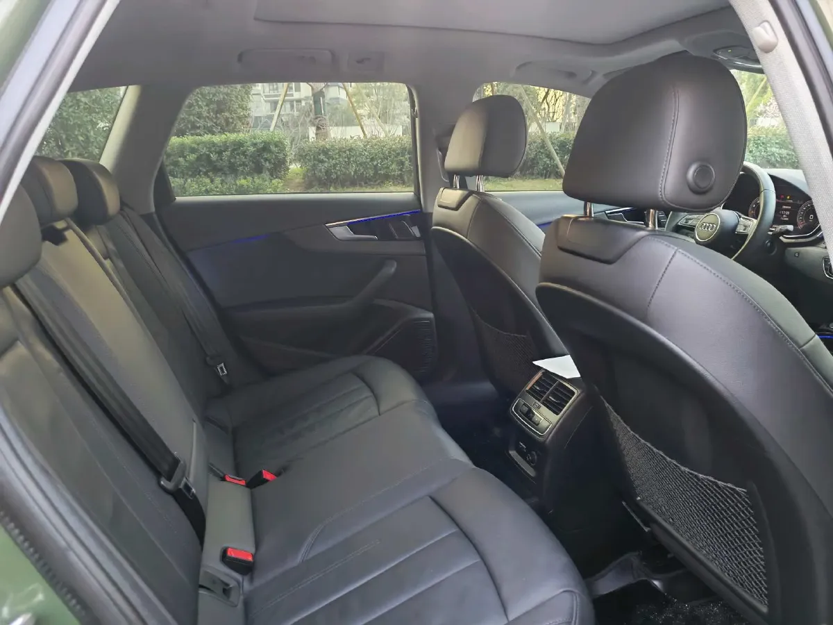 2023 Audi A4 2.0T 265HP L4 7DCT,autocango,china used car exporter,china ev exporter,chinese used car exporter,chinese used ev exporter