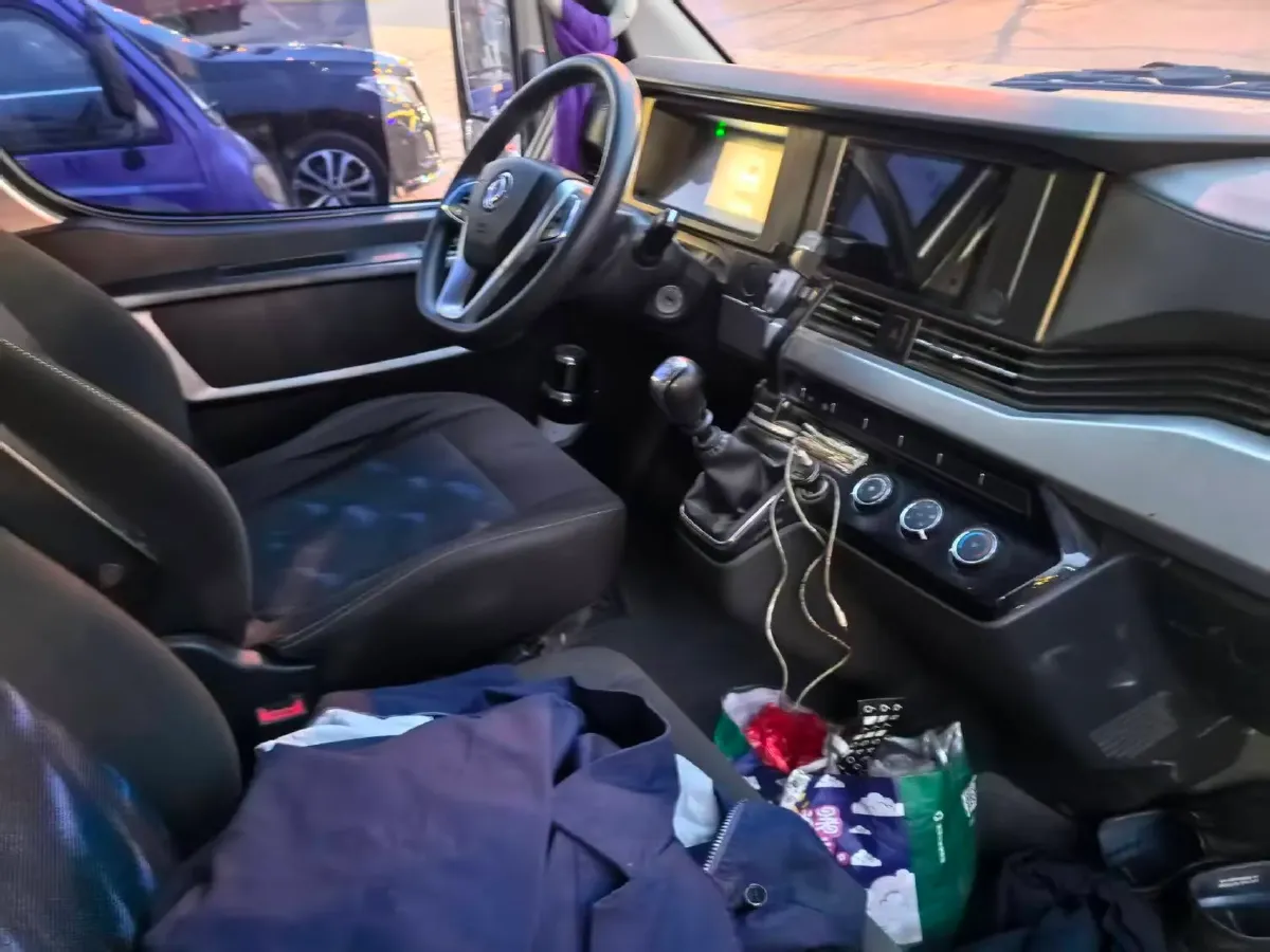 2023 MAXUS XinTu V80 2.0T 127HP L4 6MT,autocango,china used car exporter,china ev exporter,chinese used car exporter,chinese used ev exporter