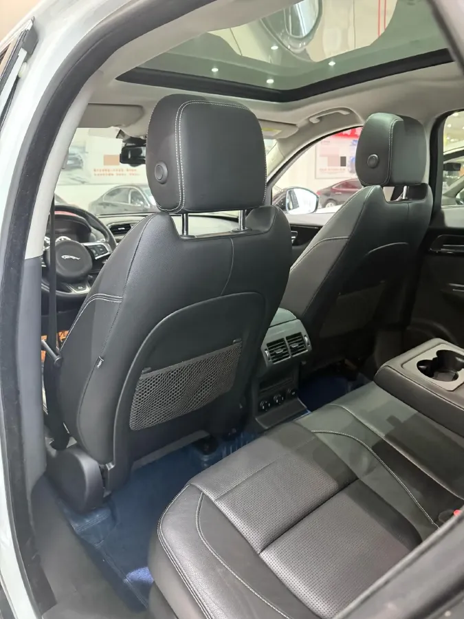 2018 Land Rover Range Rover Velar 2.0T 250HP L4 8AT,autocango,china used car exporter,china ev exporter,chinese used car exporter,chinese used ev exporter