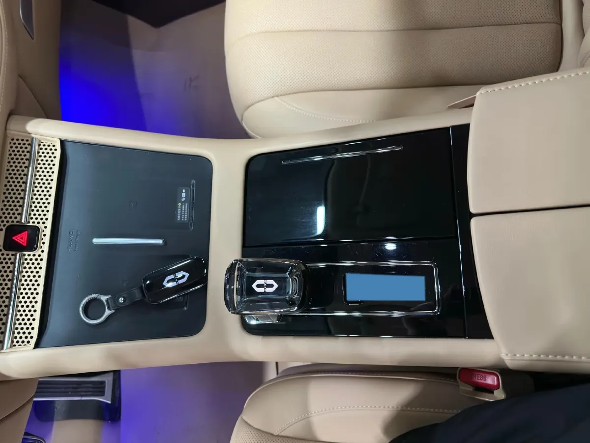 2024 AITO AITO M7 1.5T 152HP L4 REEV 42KWH,autocango,china used car exporter,china ev exporter,chinese used car exporter,chinese used ev exporter