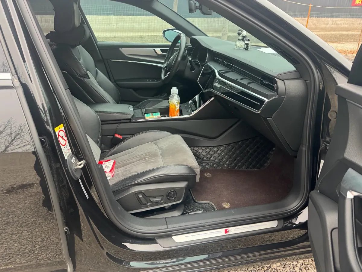 2022 Audi A6L 2.0T 224HP L4 7DCT,autocango,china used car exporter,china ev exporter,chinese used car exporter,chinese used ev exporter