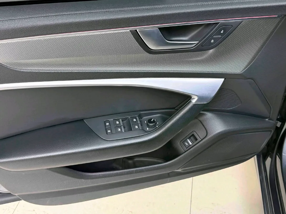 2021 Audi A6L 2.0T 224HP L4 7DCT,autocango,china used car exporter,china ev exporter,chinese used car exporter,chinese used ev exporter