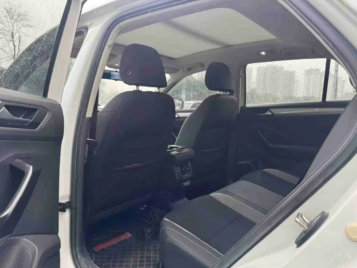 2021 Volkswagen T-Roc 1.4T 150HP L4 7DCT,autocango,china used car exporter,china ev exporter,chinese used car exporter,chinese used ev exporter