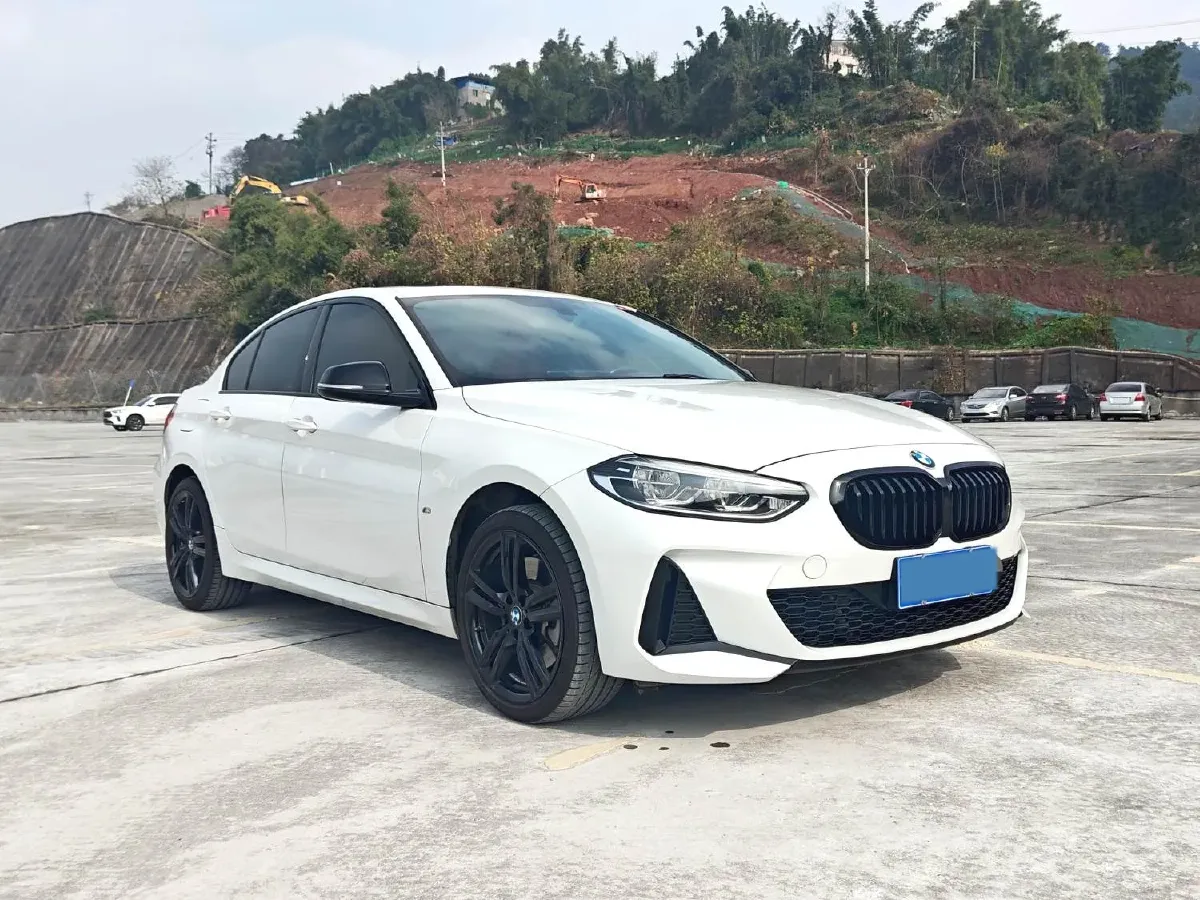 2022 BMW 1 Series 2.0T 192HP L4 7DCT,autocango,china used car exporter,china ev exporter,chinese used car exporter,chinese used ev exporter