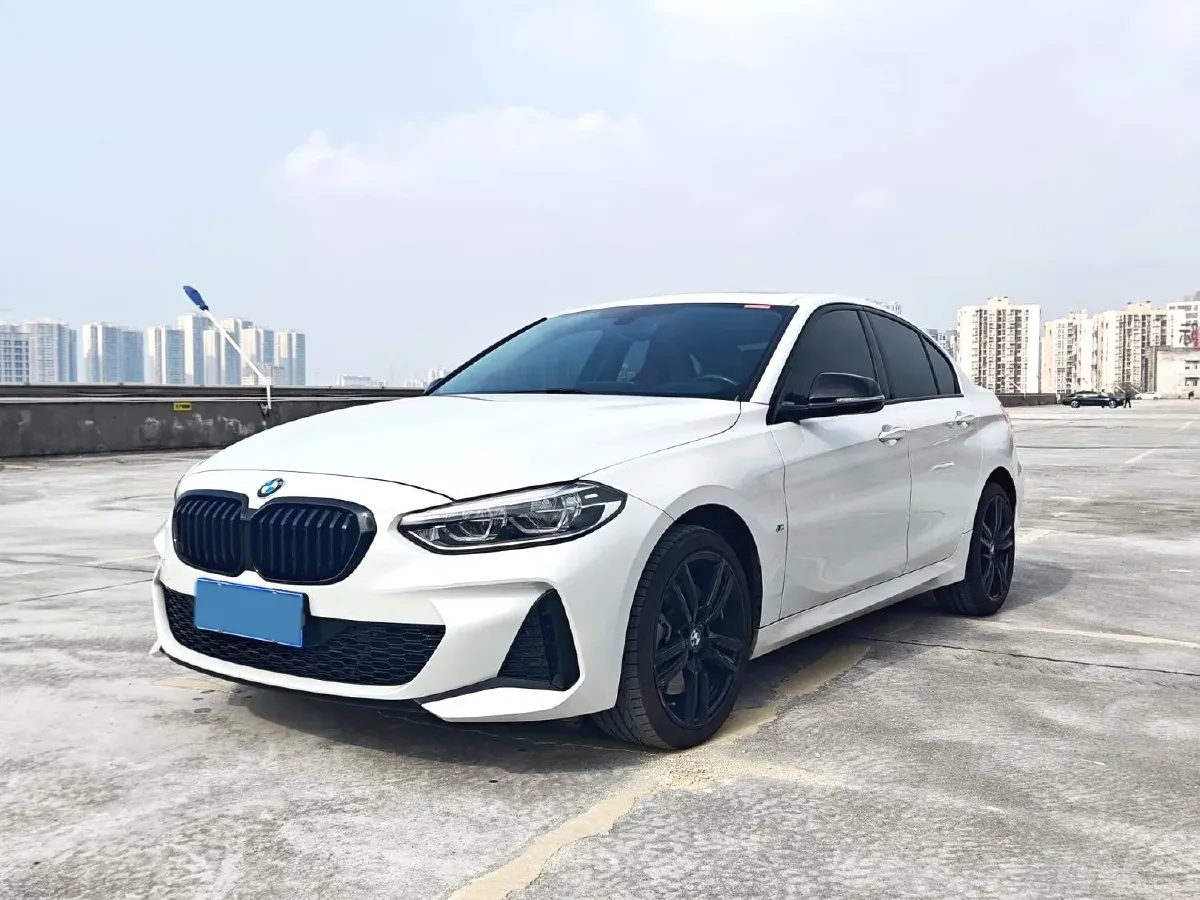 2022 BMW 1 Series 2.0T 192HP L4 7DCT,autocango,china used car exporter,china ev exporter,chinese used car exporter,chinese used ev exporter