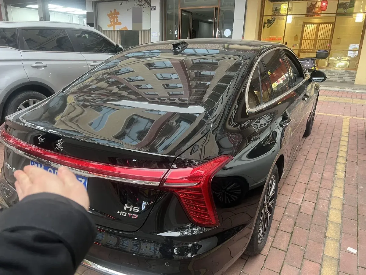 2024 HongQi H5 2.0T 224HP L4 8AT,autocango,china used car exporter,china ev exporter,chinese used car exporter,chinese used ev exporter