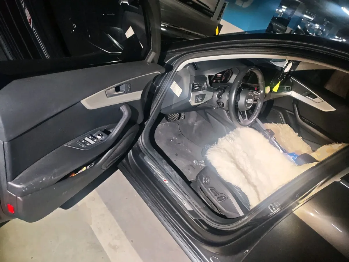 2020 Audi A4L 2.0T 150HP L4 7DCT,autocango,china used car exporter,china ev exporter,chinese used car exporter,chinese used ev exporter