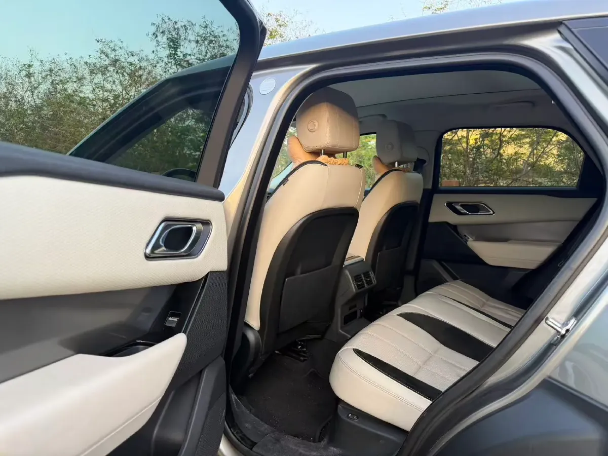 2018 Land Rover Range Rover Velar 2.0T 300HP L4 8AT,autocango,china used car exporter,china ev exporter,chinese used car exporter,chinese used ev exporter