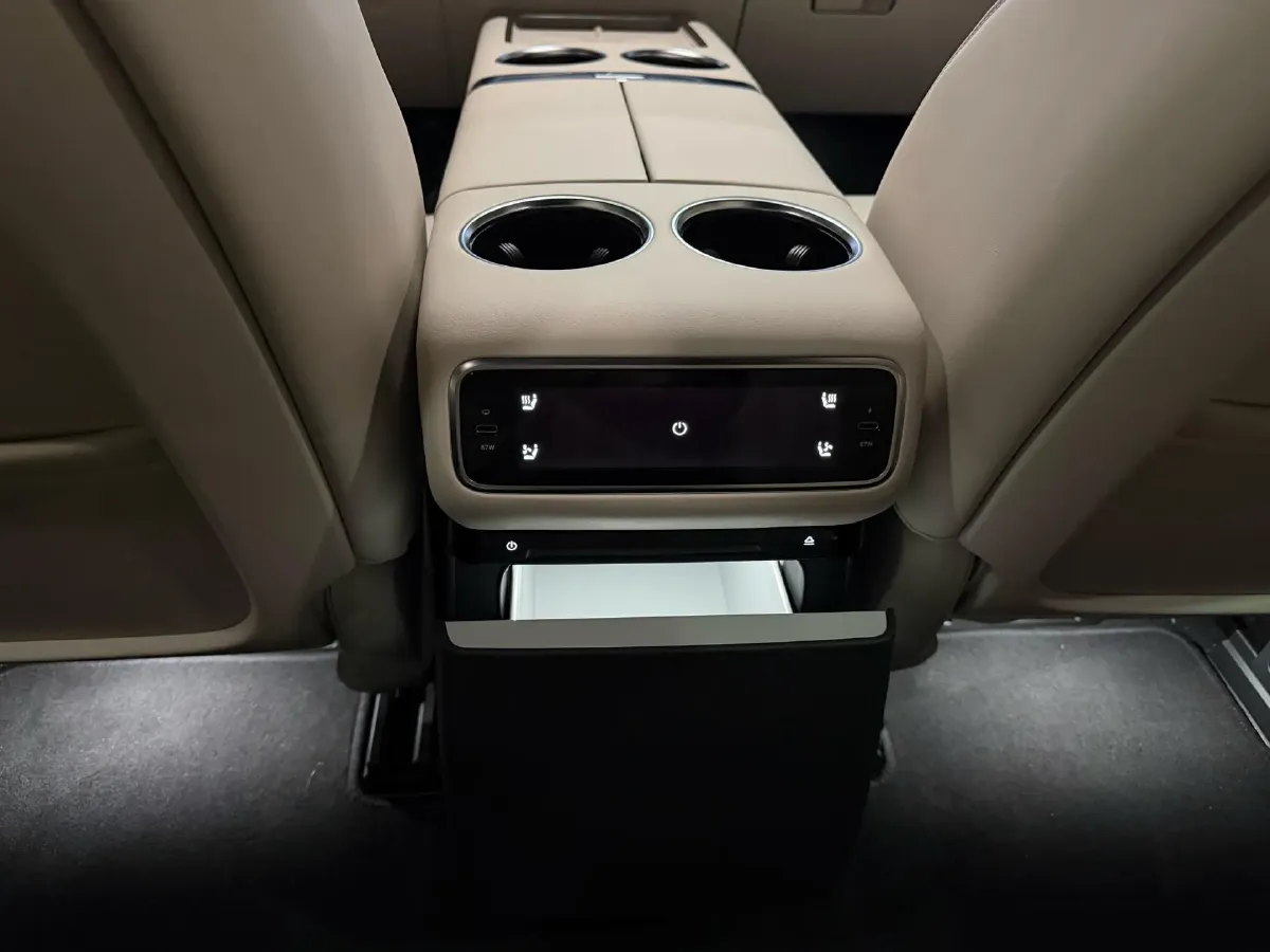 2025 Li L8 Range Extended 154HP REEV,autocango,china used car exporter,china ev exporter,chinese used car exporter,chinese used ev exporter