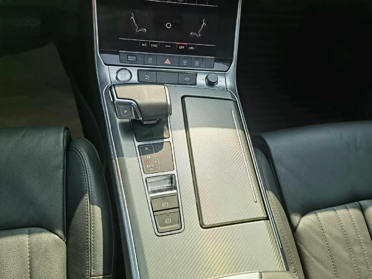 2019 Mercedes-Benz GLC Class 2.0T 245HP L4 9AT,autocango,china used car exporter,china ev exporter,chinese used car exporter,chinese used ev exporter