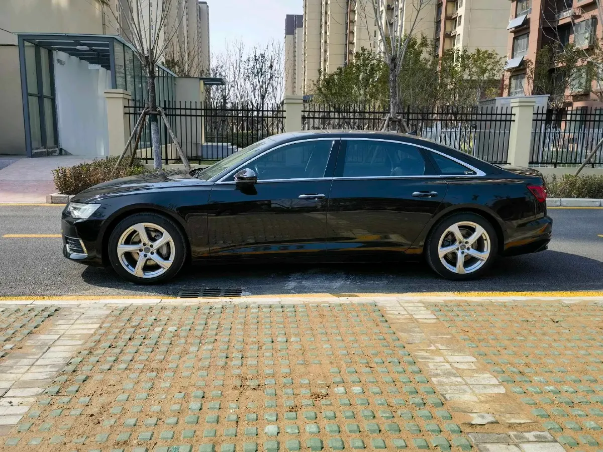 2019 Mercedes-Benz GLC Class 2.0T 245HP L4 9AT,autocango,china used car exporter,china ev exporter,chinese used car exporter,chinese used ev exporter